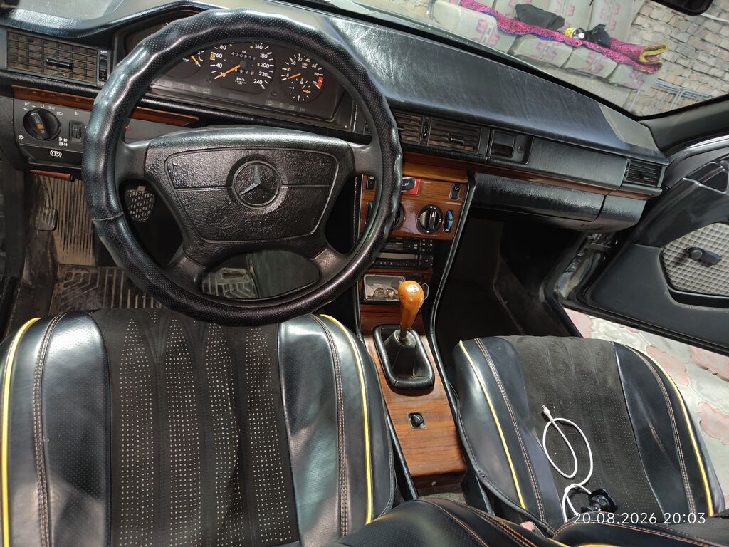 Mercedes-Benz W124: 1994 г., 2.2 л, Механика, Бензин, Седан: фото 8
