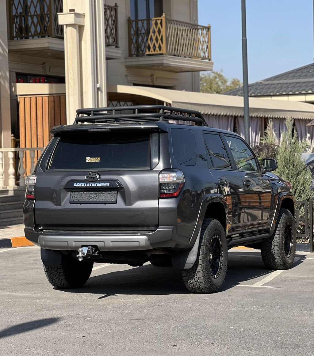 Toyota 4Runner: 2021 г., 4 л, Автомат, Бензин, Внедорожник: фото 4