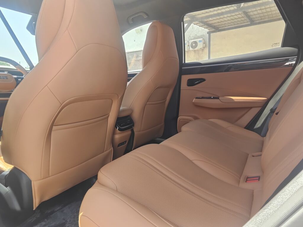 Geely Binyue L: 2025 г., 1.5 л, Автомат, Бензин, Roadster: фото 6