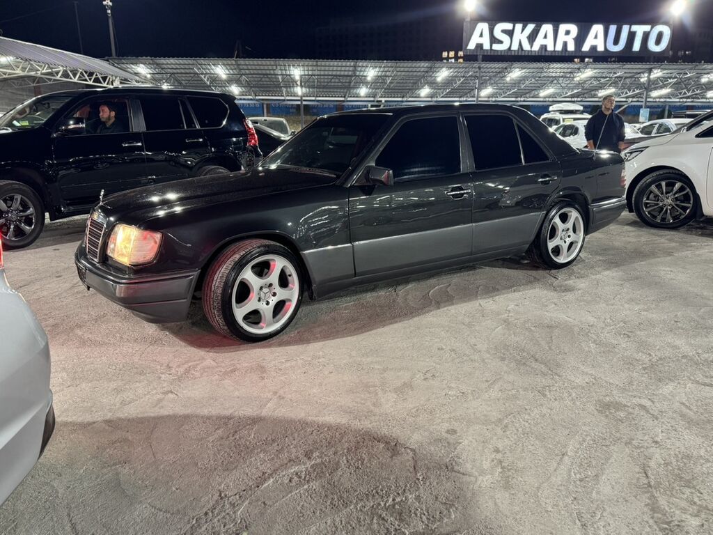 Mercedes-Benz W124: 1993 г., 2.2 л, Механика, Бензин, Седан: фото 6