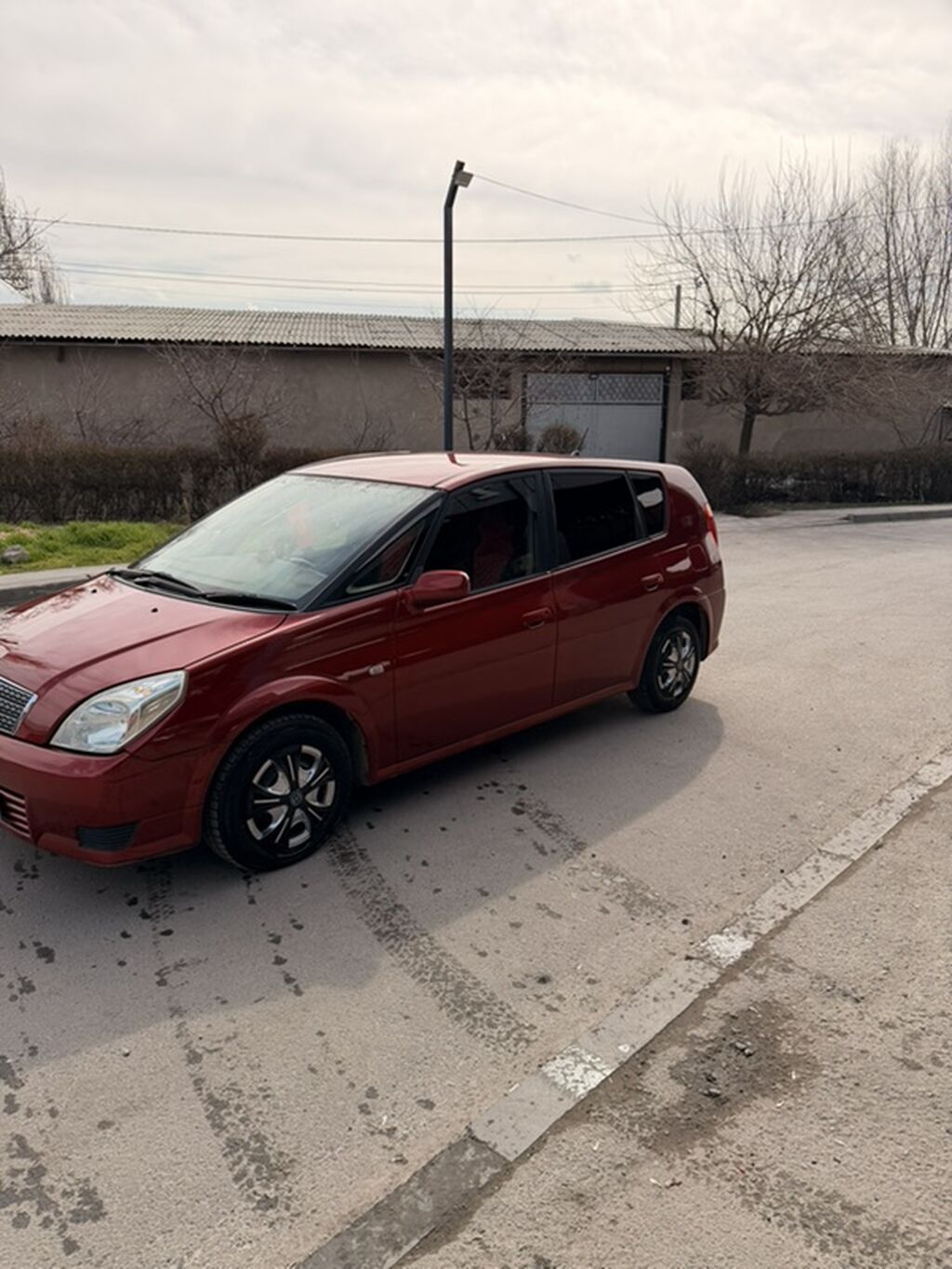 Toyota Raum: 2002 г., 1.8 л, Автомат, Бензин, Хэтчбэк: фото 3