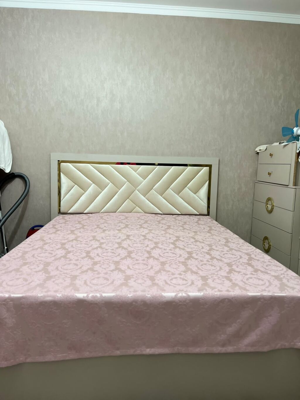 Спальный гарнитур, Б/у, Односпальная кровать, Шкаф, Комод, Кыргызстан, ДСП, Самовывоз, цвет - Бежевый: фото 3