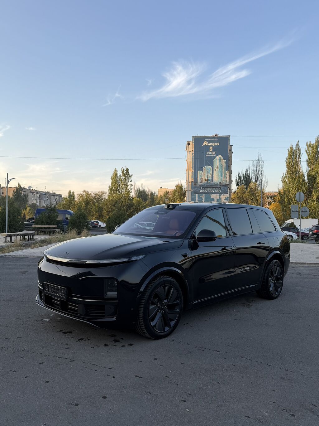Lixiang L9: 2023 г., 1.5 л, Автомат, Электромобиль, Кроссовер: фото 4