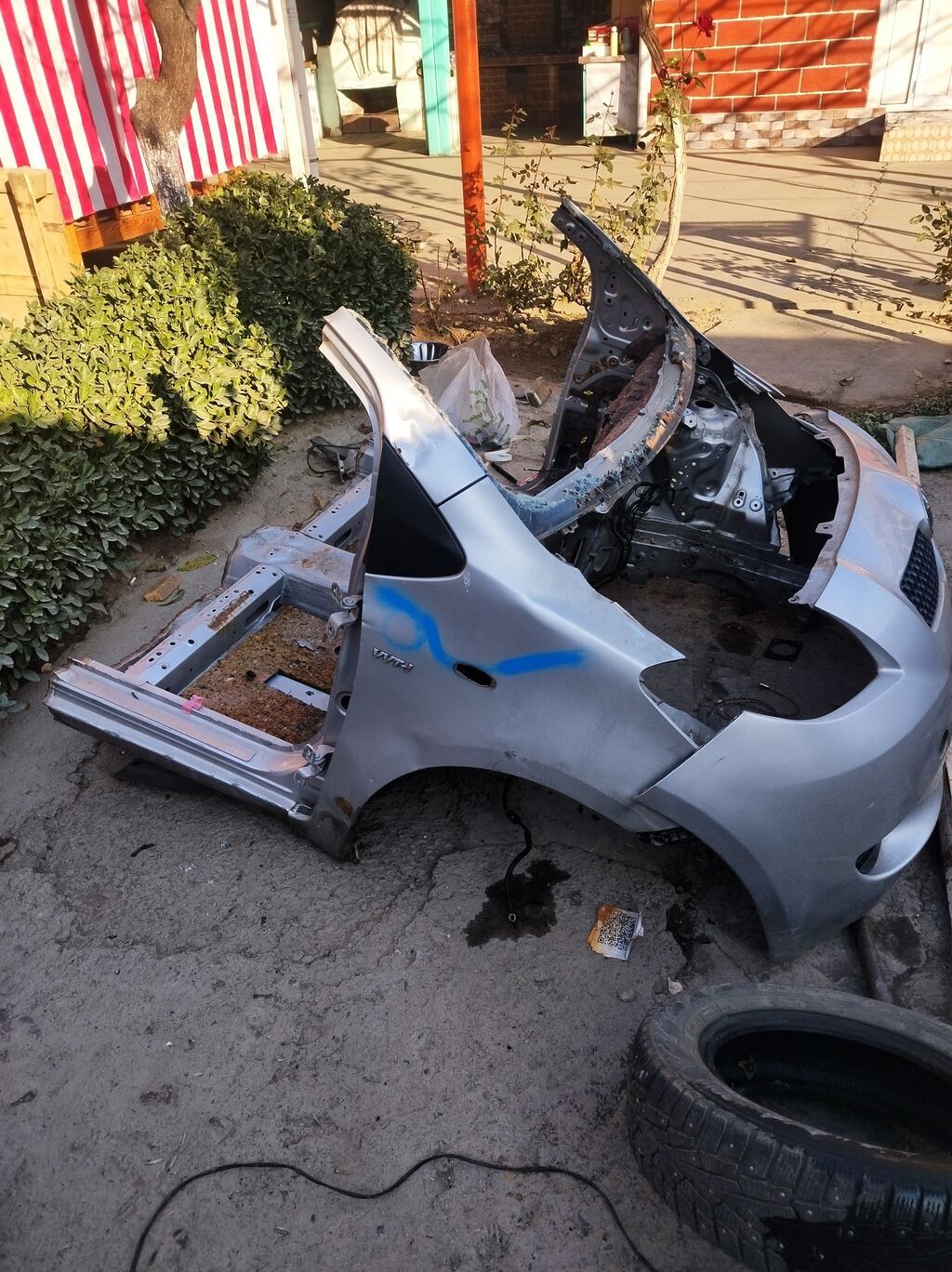Передняя половина кузова Toyota (вероятно Vitz/Yaris) в сборе под — фото 3
