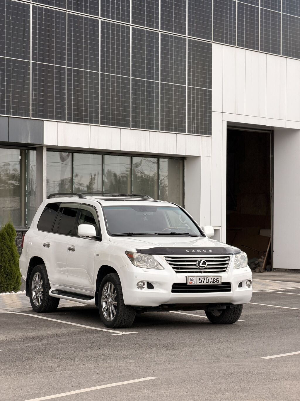 Lexus LX: 2011 г., 5.7 л, Автомат, Бензин, Внедорожник — фото 2