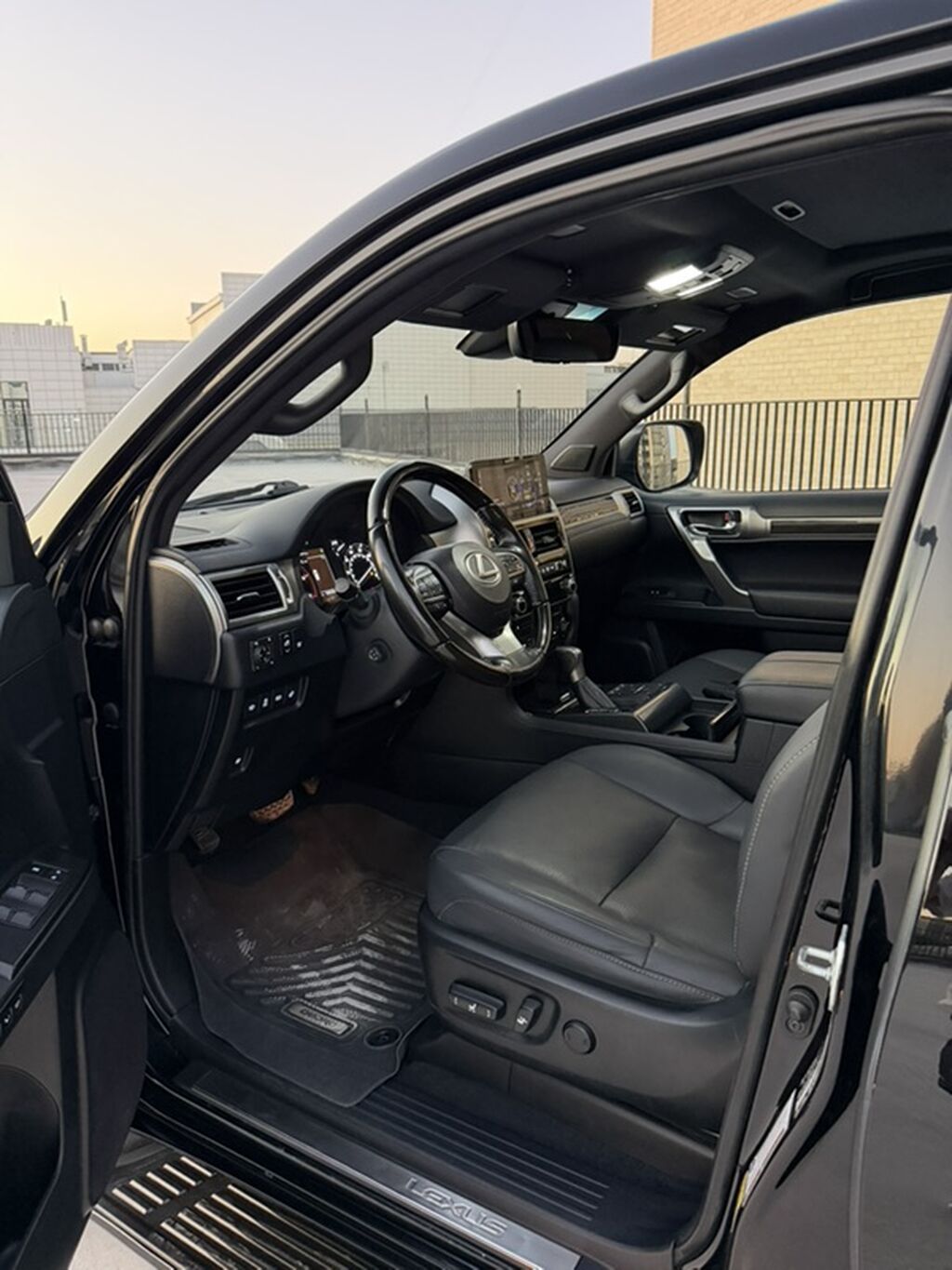 Lexus GX: 2022 г., 4.6 л, Автомат, Бензин, Внедорожник: фото 7