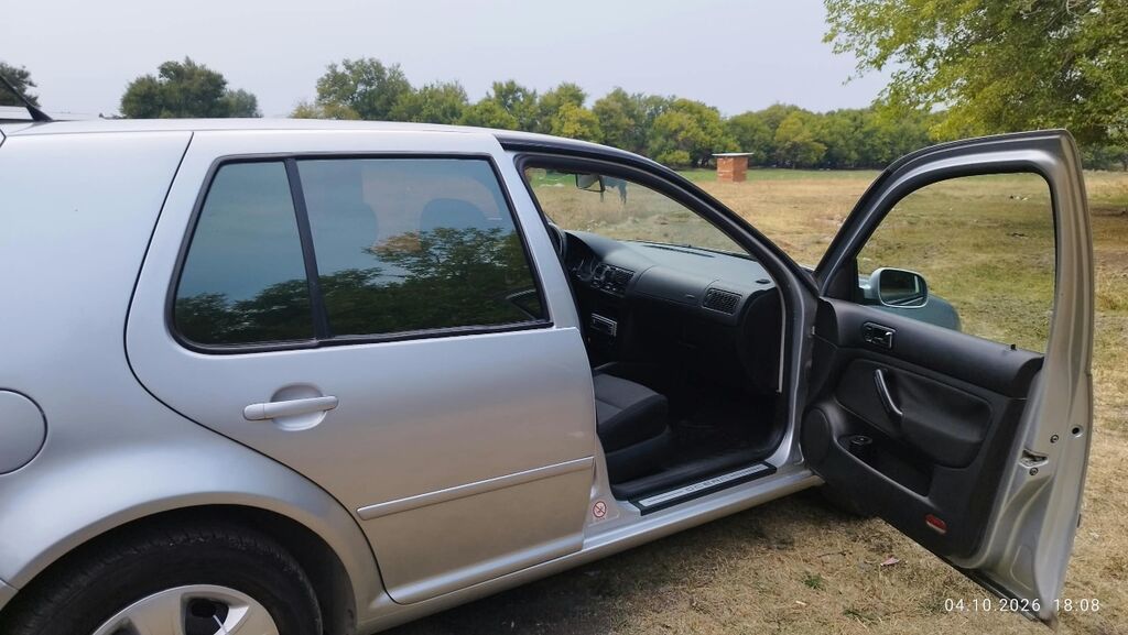 Volkswagen Golf: 2003 г., 1.6 л, Механика, Хэтчбэк: фото 3