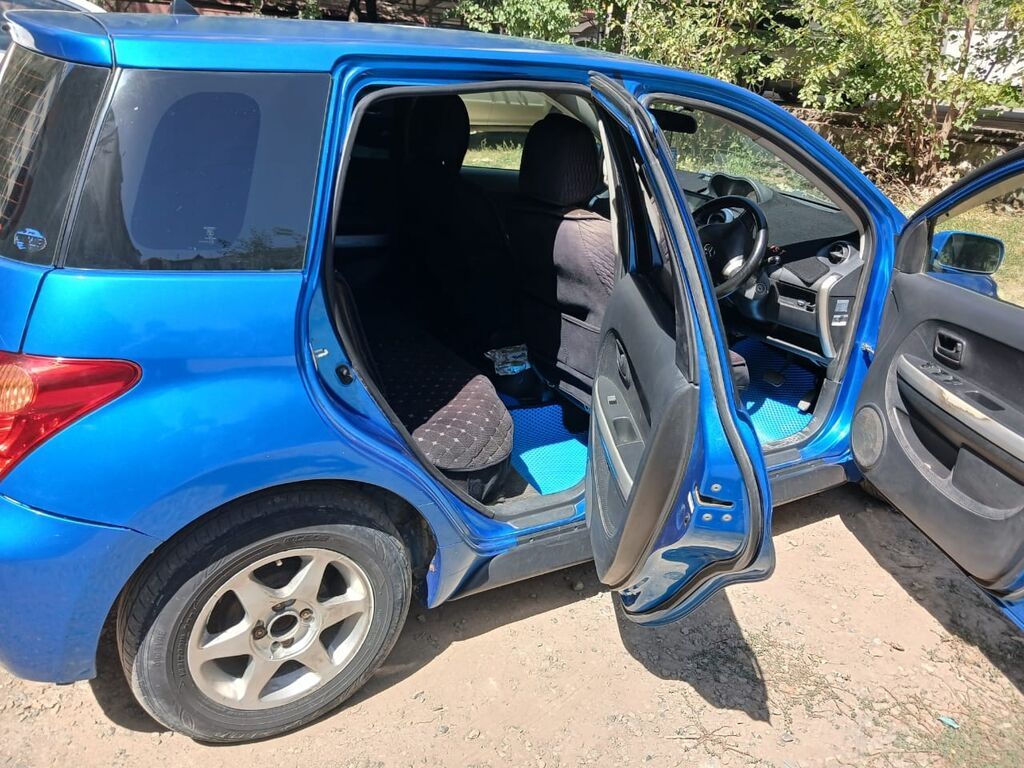 Toyota Ist: 2003 г., 1.3 л, Автомат, Бензин, Хэтчбэк: фото 4