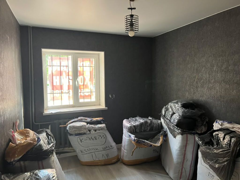 2 комнаты, 44 м², сквер Тоголок Молдо Индивидуалка, 1 этаж, Требуется ремонт: фото 3