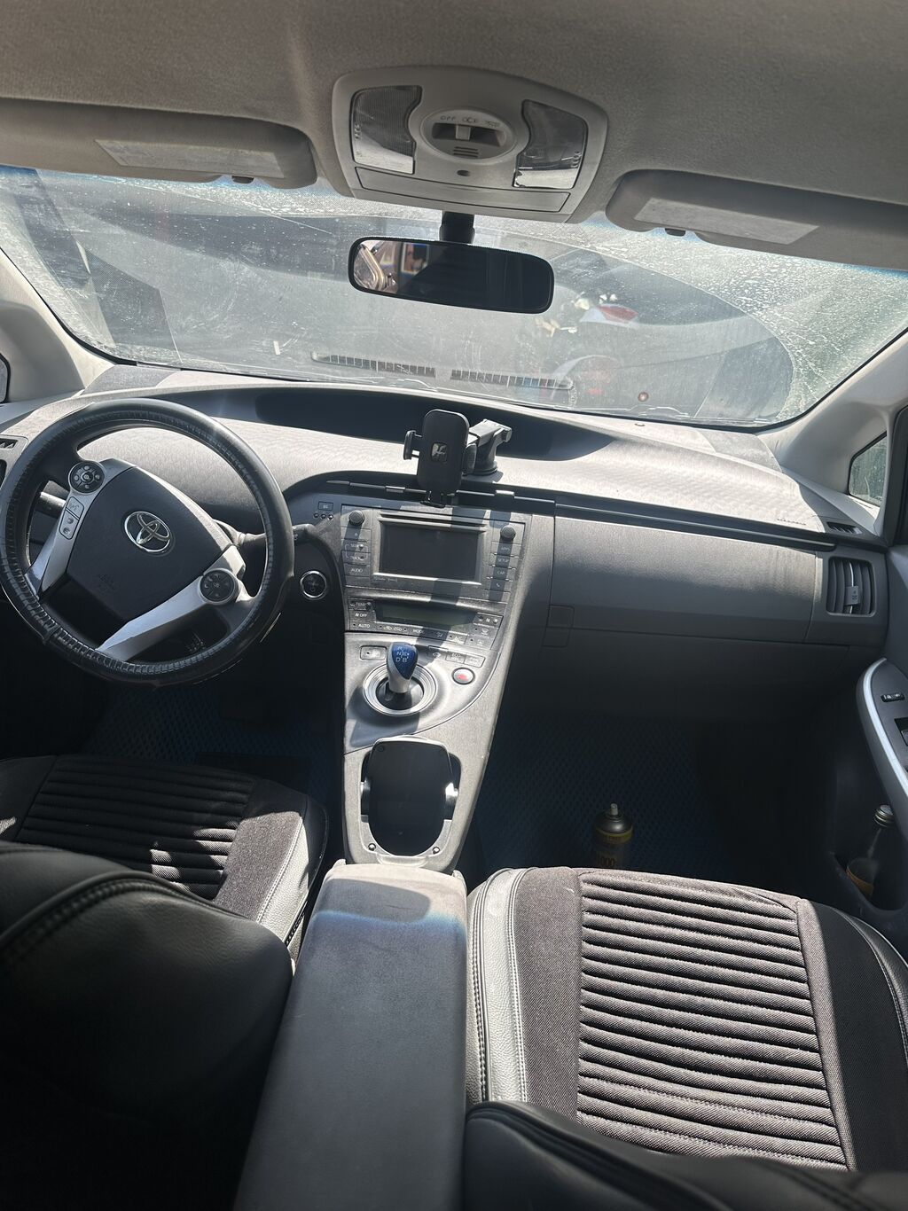 Toyota Prius: 2011 г., 1.8 л, Автомат, Гибрид, Хэтчбэк: фото 4