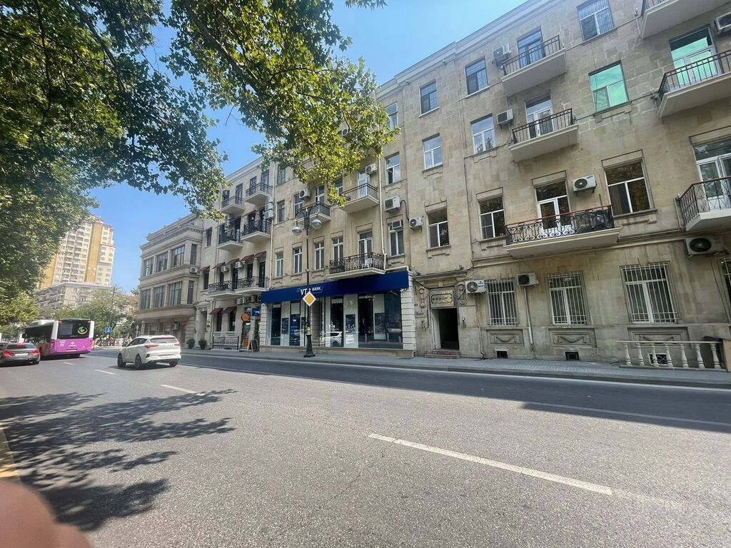 Bakı, 28 May, 4 otaqlı, Köhnə tikili, m. 28 may, 130 kv. m