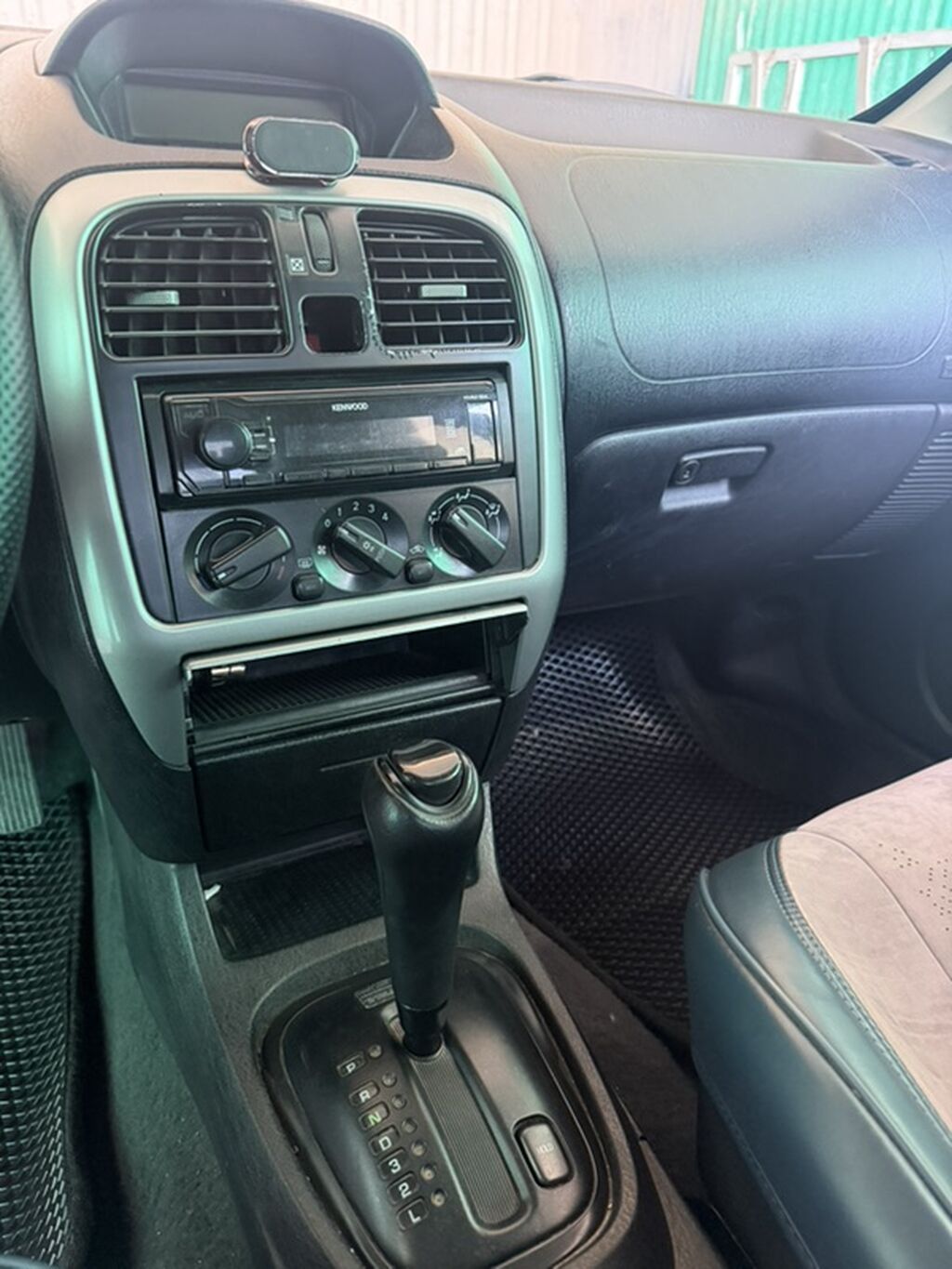 Mitsubishi Carisma: 2003 г., 1.6 л, Автомат, Бензин, Седан: фото 5