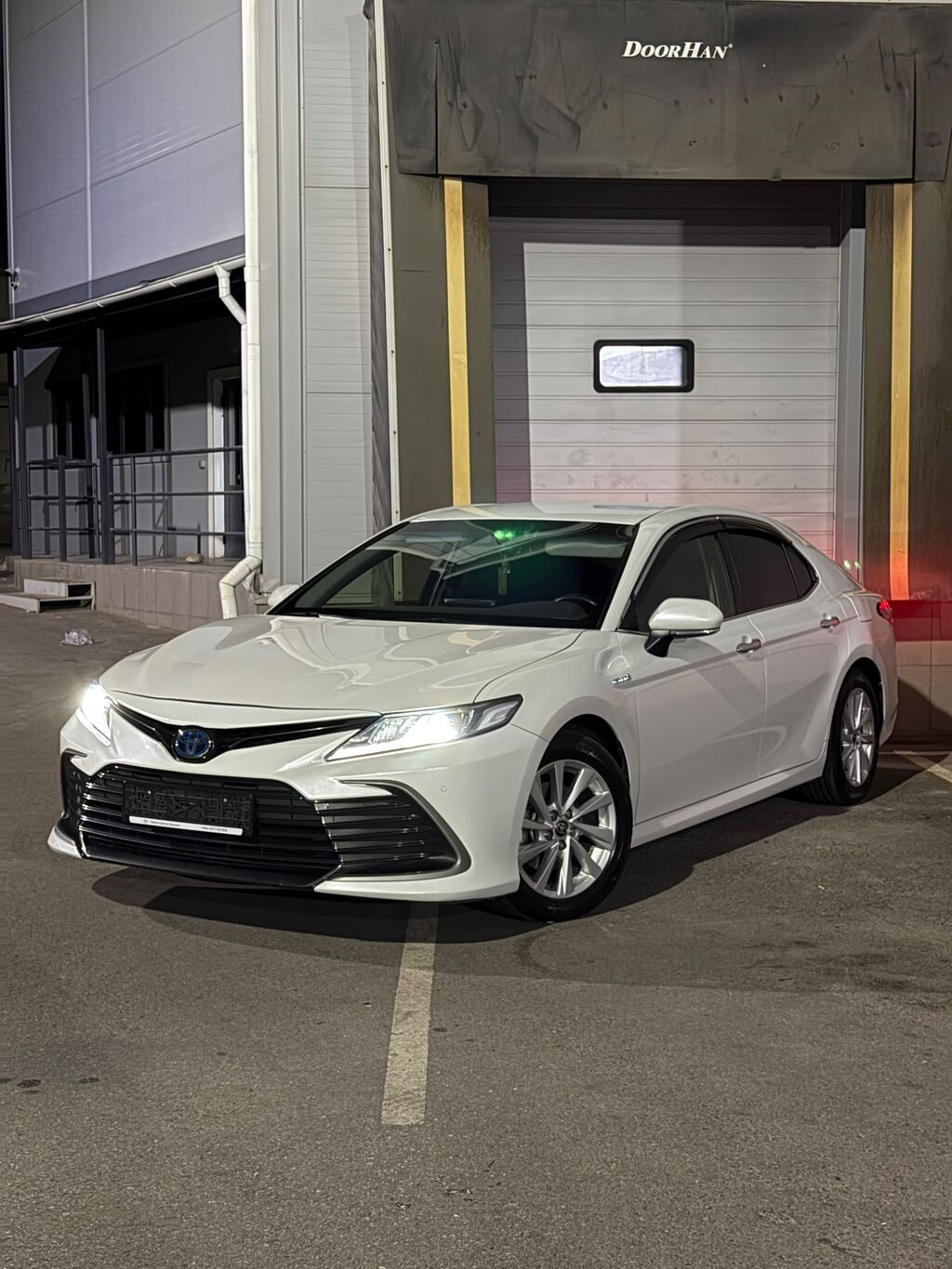 Toyota Camry: 2022 г., 2.5 л, Вариатор, Гибрид, Седан: фото 5