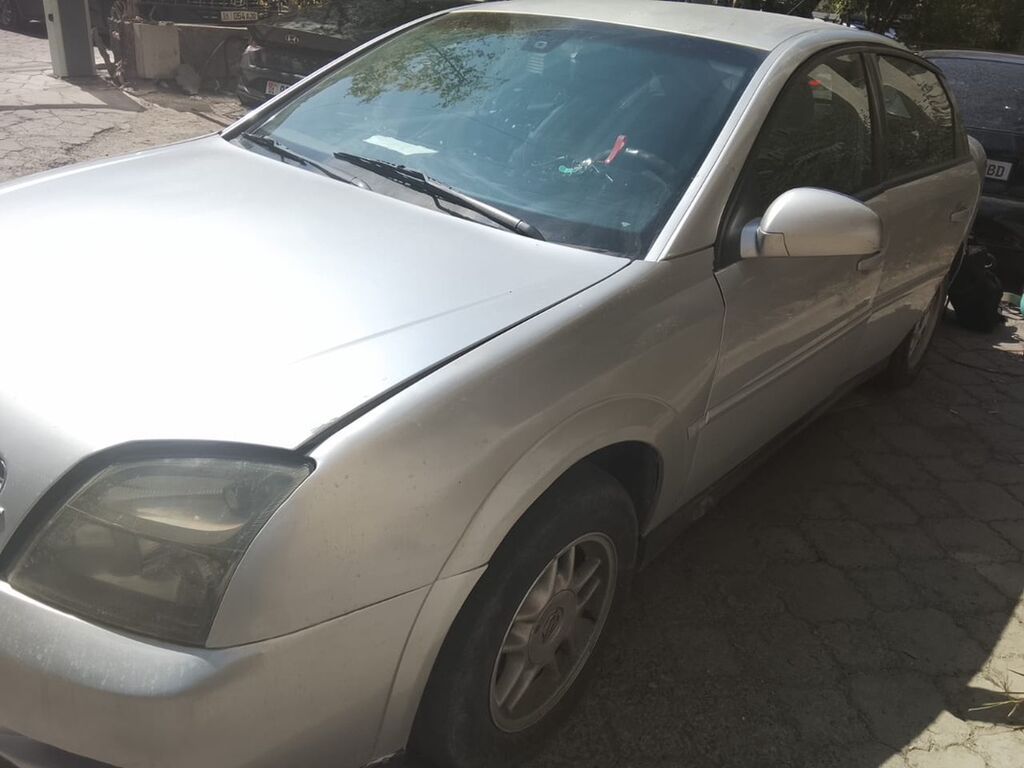 Opel Vectra: 2004 г., Седан: фото 2