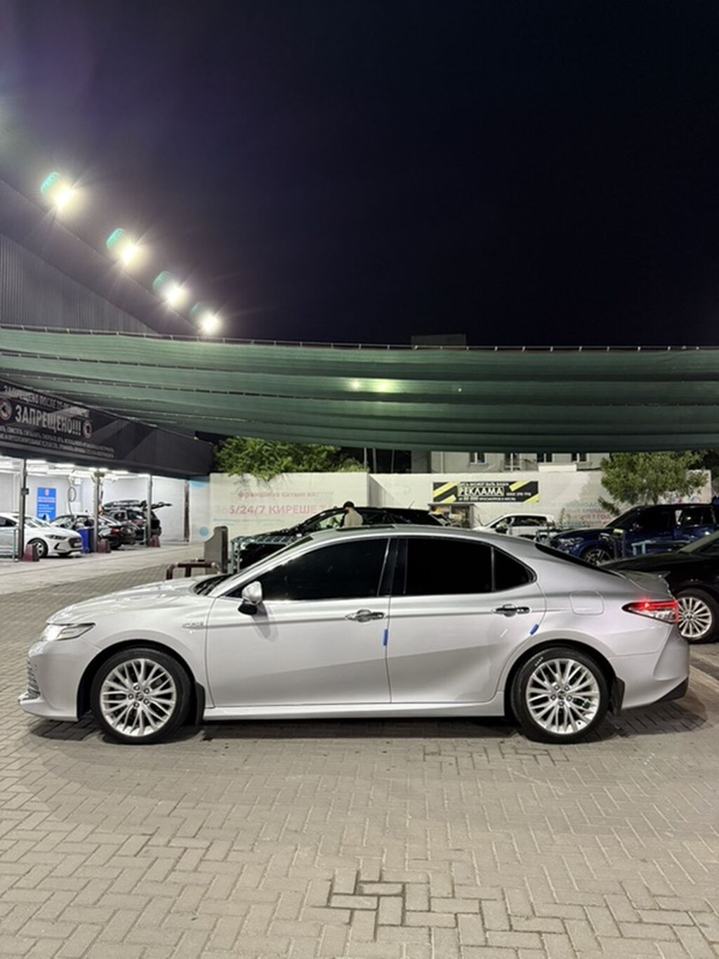 Toyota Camry: 2018 г., 2.5 л, Вариатор, Гибрид, Седан — фото 4