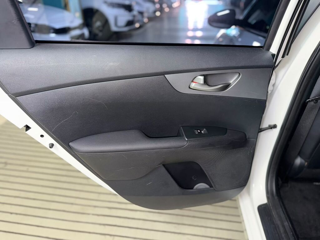 Kia Cerato: 2021 г., 1.6 л, Автомат, Седан: фото 6