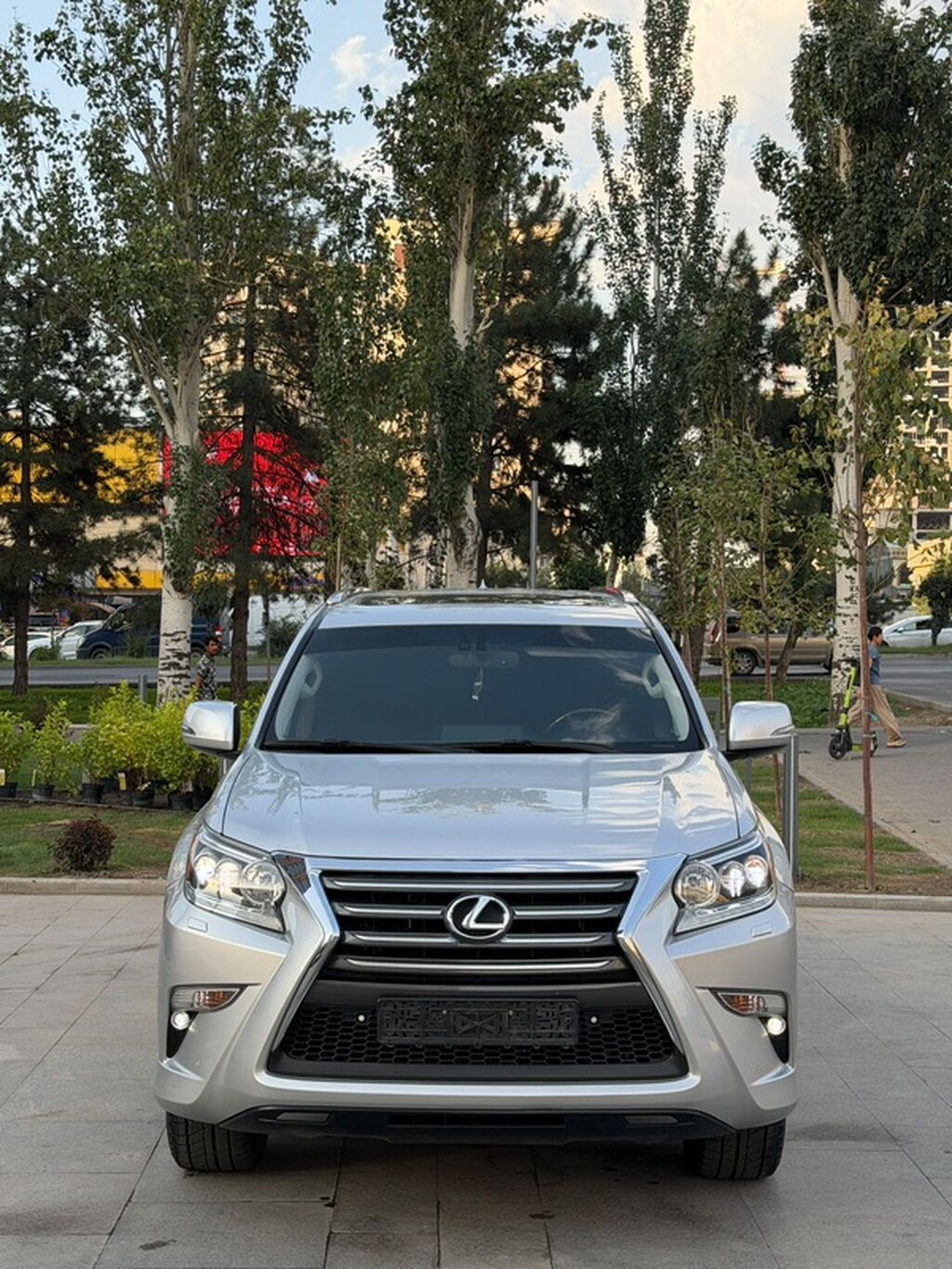 Lexus GX: 2019 г., 4.6 л, Автомат, Бензин, Внедорожник: фото 3
