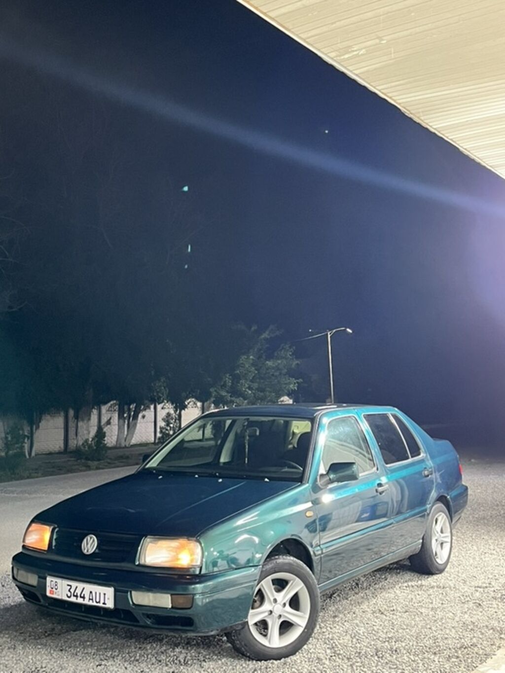 Volkswagen Vento: 1995 г., 1.8 л, Механика, Бензин, Седан — фото 4
