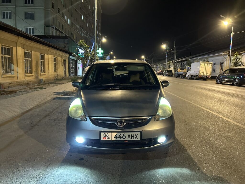Honda Fit: 2005 г., Автомат, Бензин, Хэтчбэк: фото 3