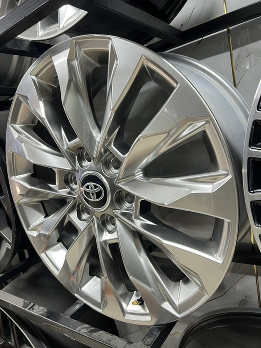 Литые Диски R 20 Toyota, Комплект, отверстий - 6, Новый: фото 2