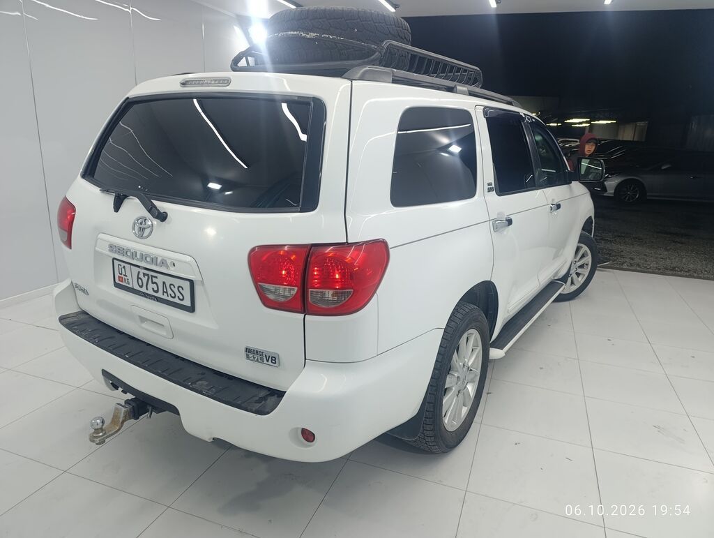 Toyota Sequoia: 2009 г., 5.7 л, Автомат, Бензин, Внедорожник: фото 3