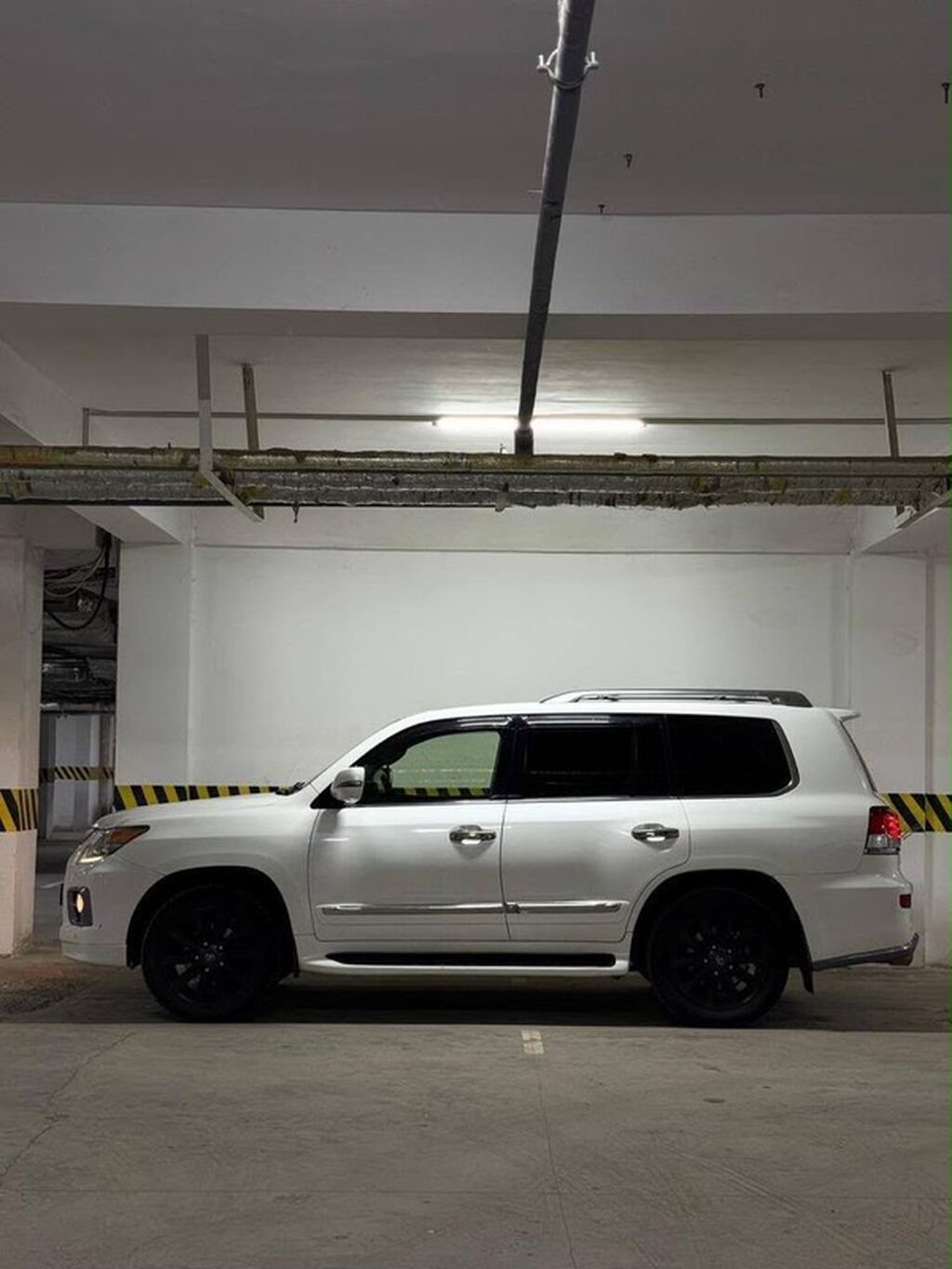Lexus LX: 2013 г., 5.7 л, Автомат, Бензин, Внедорожник — фото 3