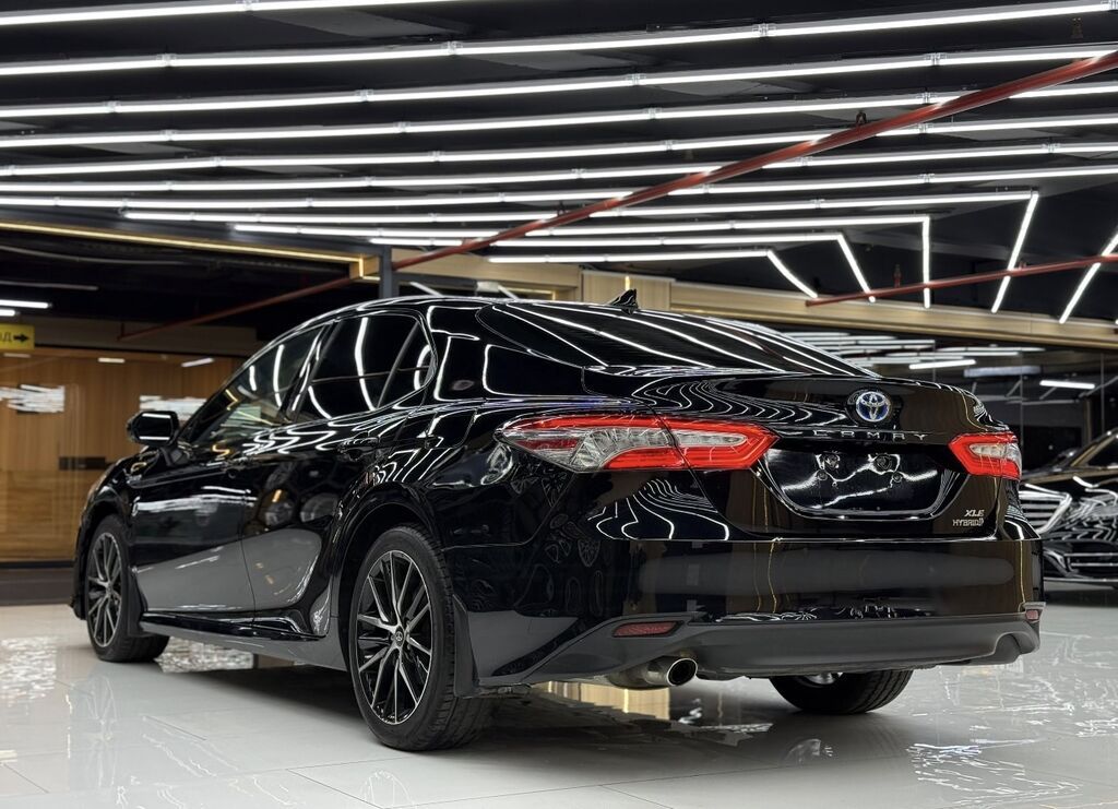 Toyota Camry: 2020 г., 2.5 л, Автомат, Гибрид, Седан: фото 3