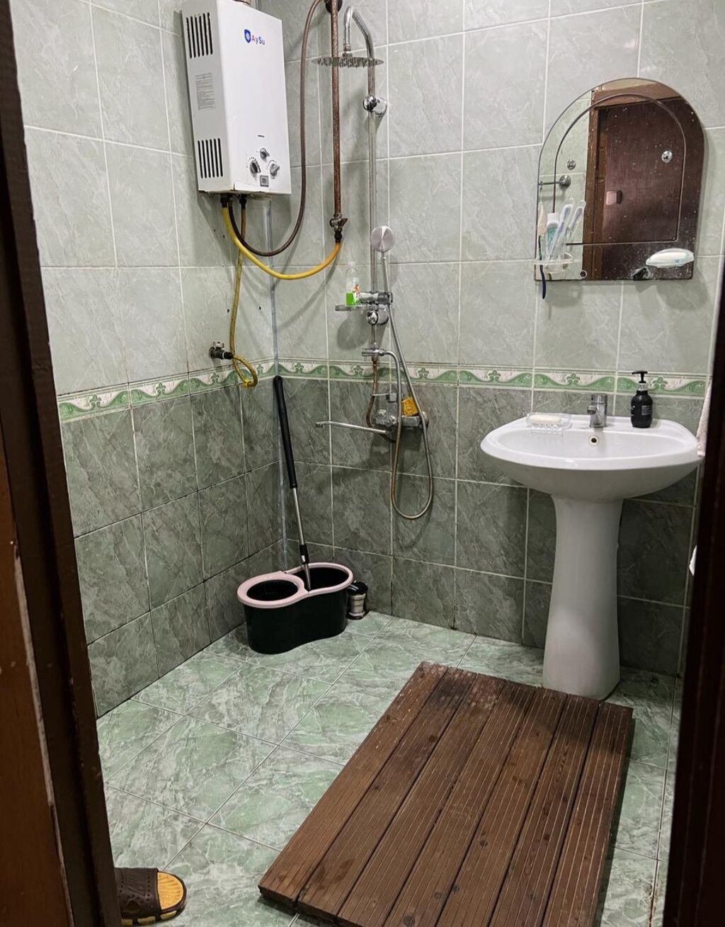 Bakı, Hövsan qəs., 3 otaqlı, Köhnə tikili, m. Həzi Aslanov, 61 kv. m