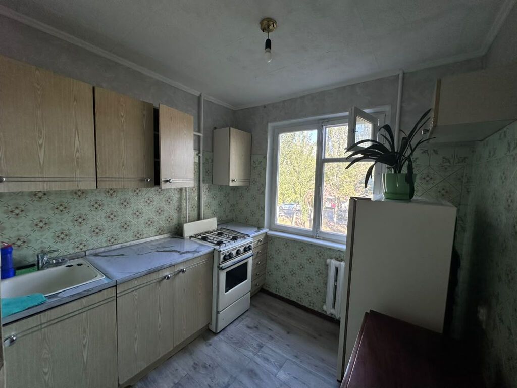 2 комнаты, 43 м², 4 мкр 104 серия, 2 этаж, Старый ремонт: фото 4