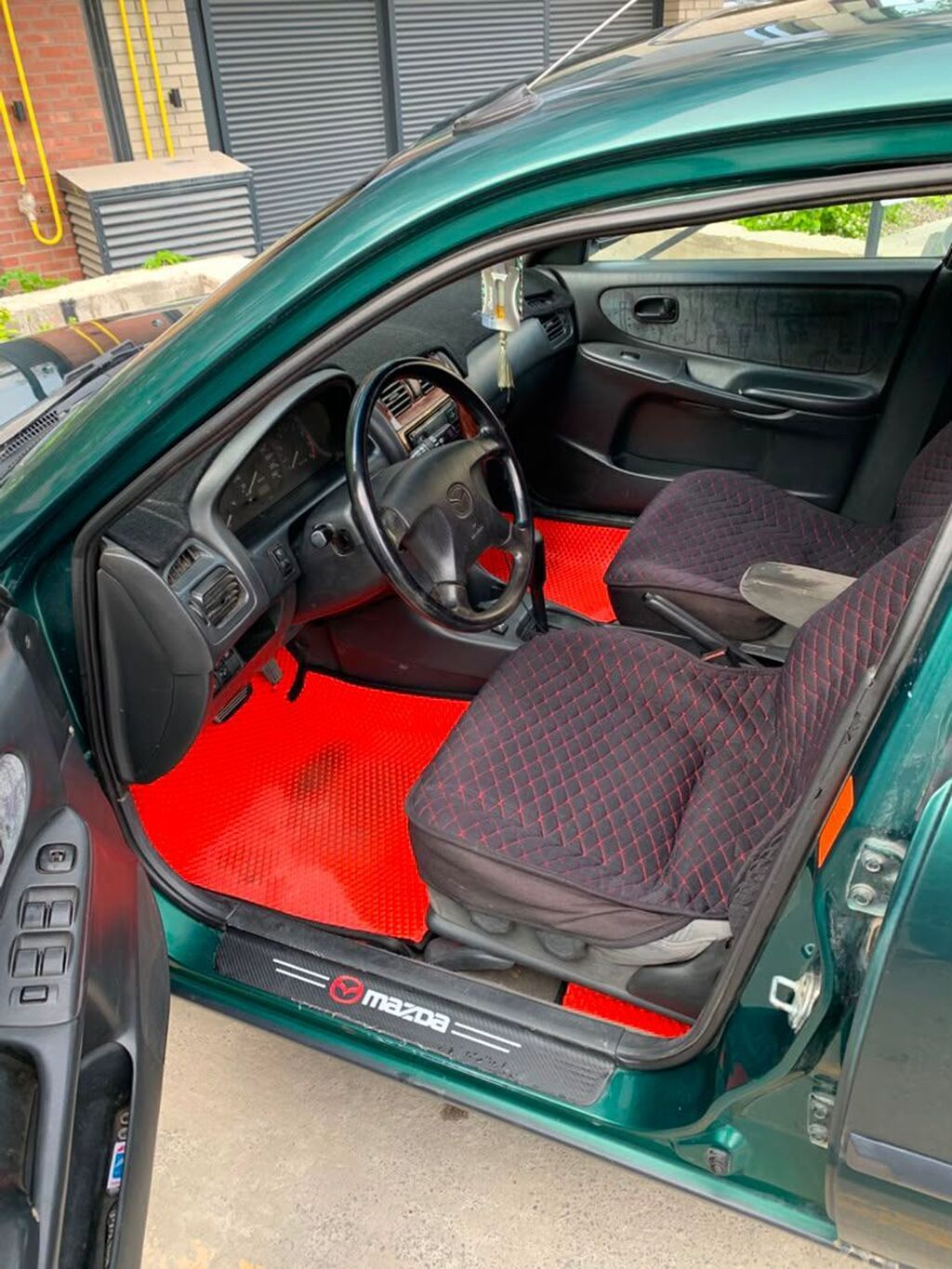 Mazda 626: 1998 г., 2 л, Автомат, Бензин, Седан: фото 5