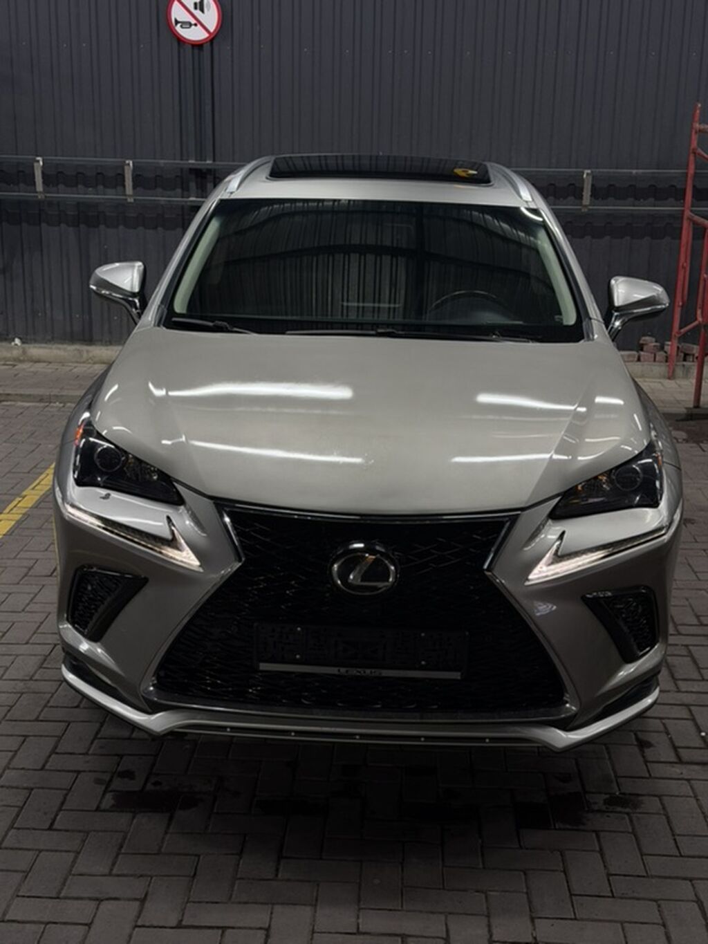 Lexus NX: 2016 г., 2 л, Типтроник, Бензин, Кроссовер: фото 2