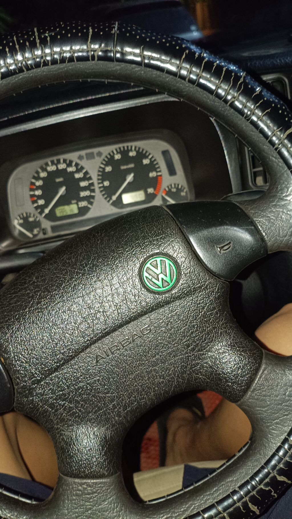 Volkswagen Jetta: 1996 г., 1.6 л, Механика, Бензин, Седан: фото 4