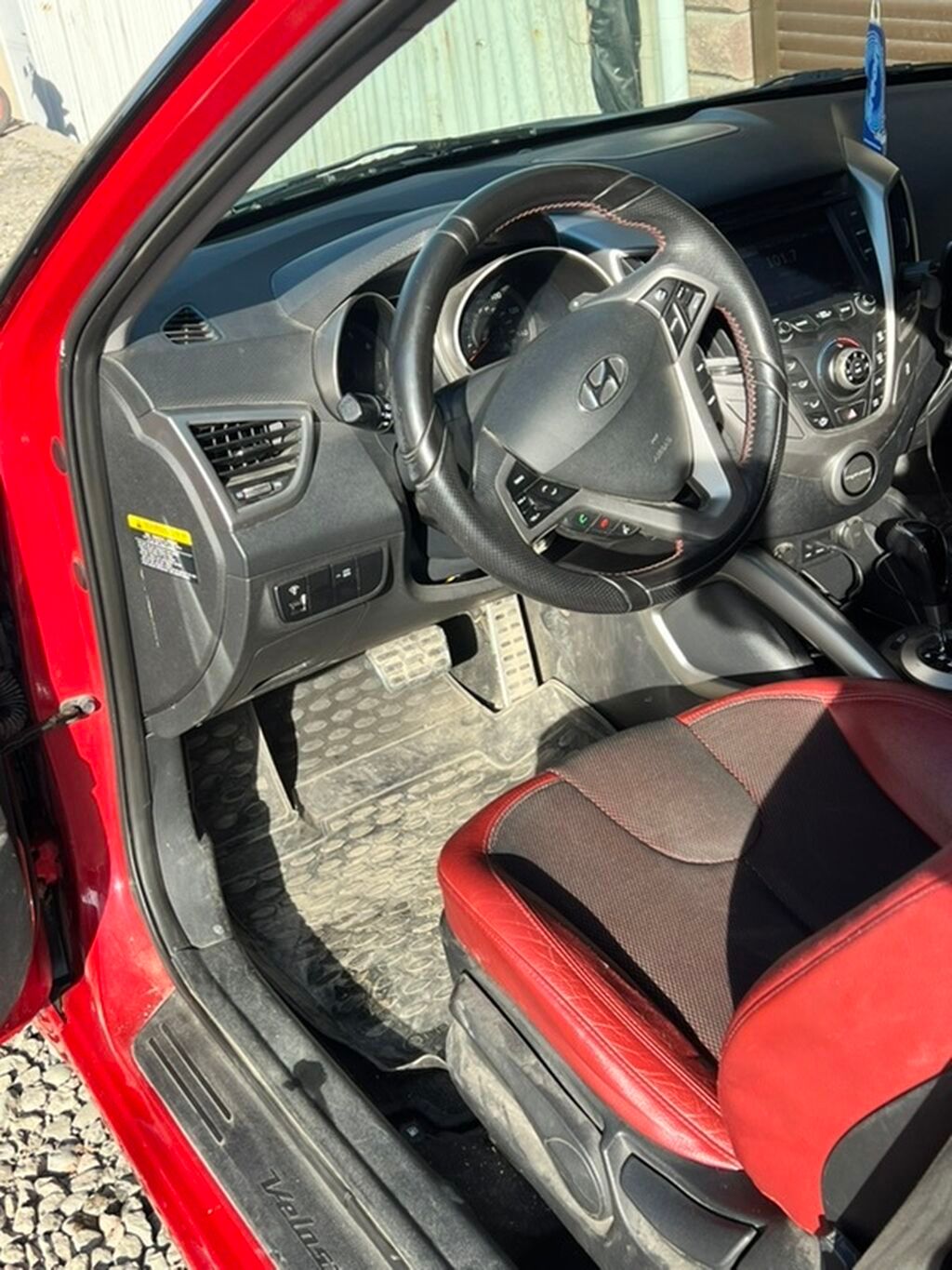 Hyundai Veloster: 2012 г., 1.6 л, Автомат, Бензин, Хэтчбэк: фото 4