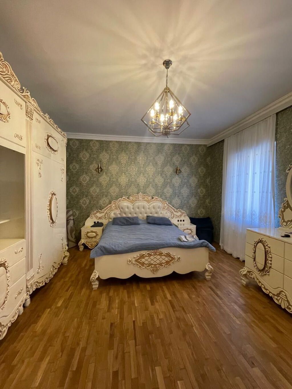 5 otaqlı, 285 kv. m, Yeni təmirli