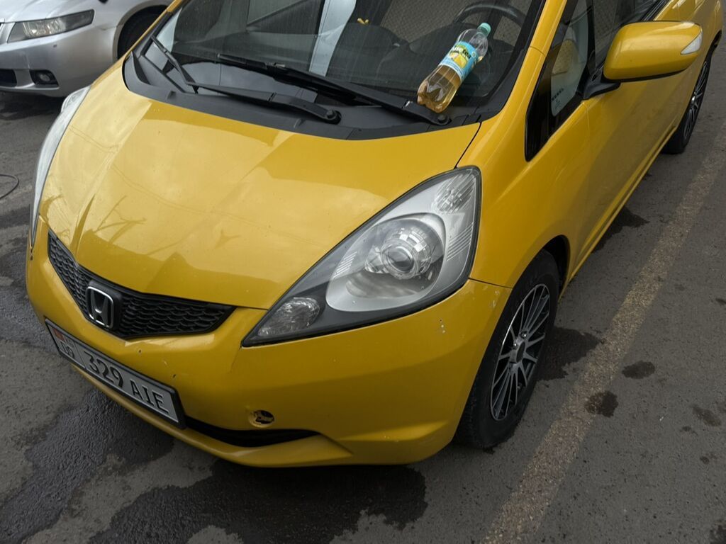 Honda Fit: 2009 г., 1.3 л, Робот, Бензин, Хэтчбэк: фото 4