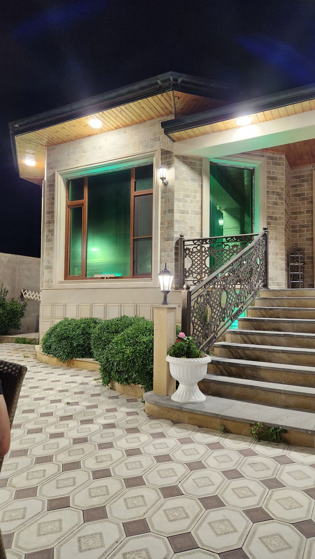 Şüvəlan qəs., 195 kv. m, 4 otaqlı, Hovuzlu, İşıq