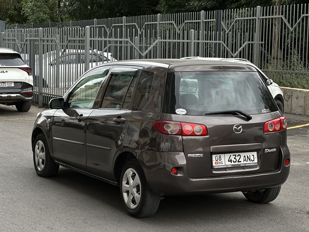 Mazda Demio: 2004 г., 1.3 л, Автомат, Бензин, Хэтчбэк: фото 3