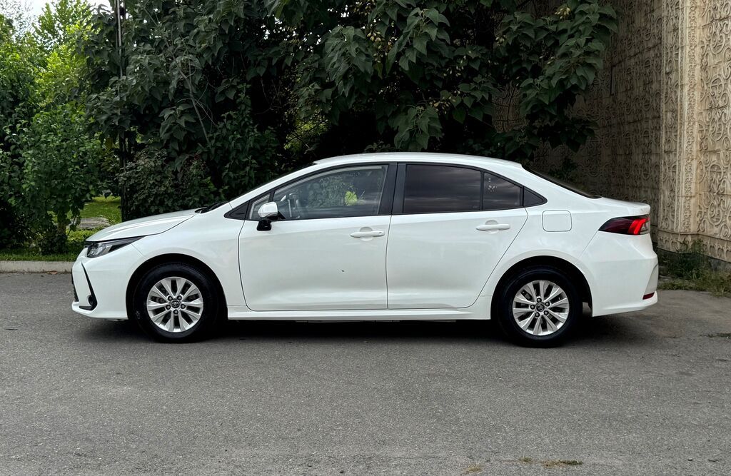 Toyota Corolla: 2019 г., 1.8 л, Вариатор, Гибрид, Седан: фото 4
