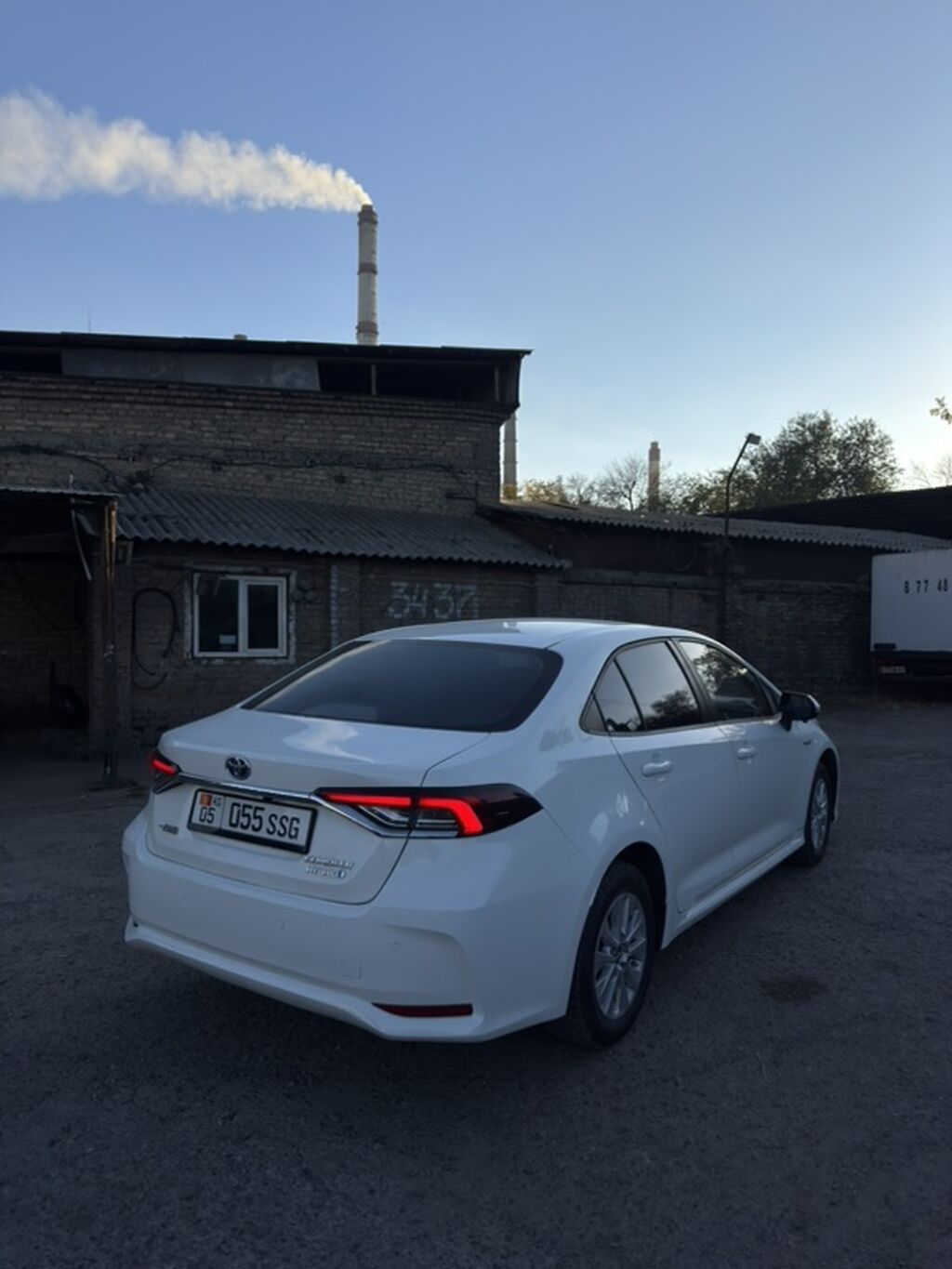 Toyota Corolla: 2019 г., 1.8 л, Гибрид, Седан: фото 3