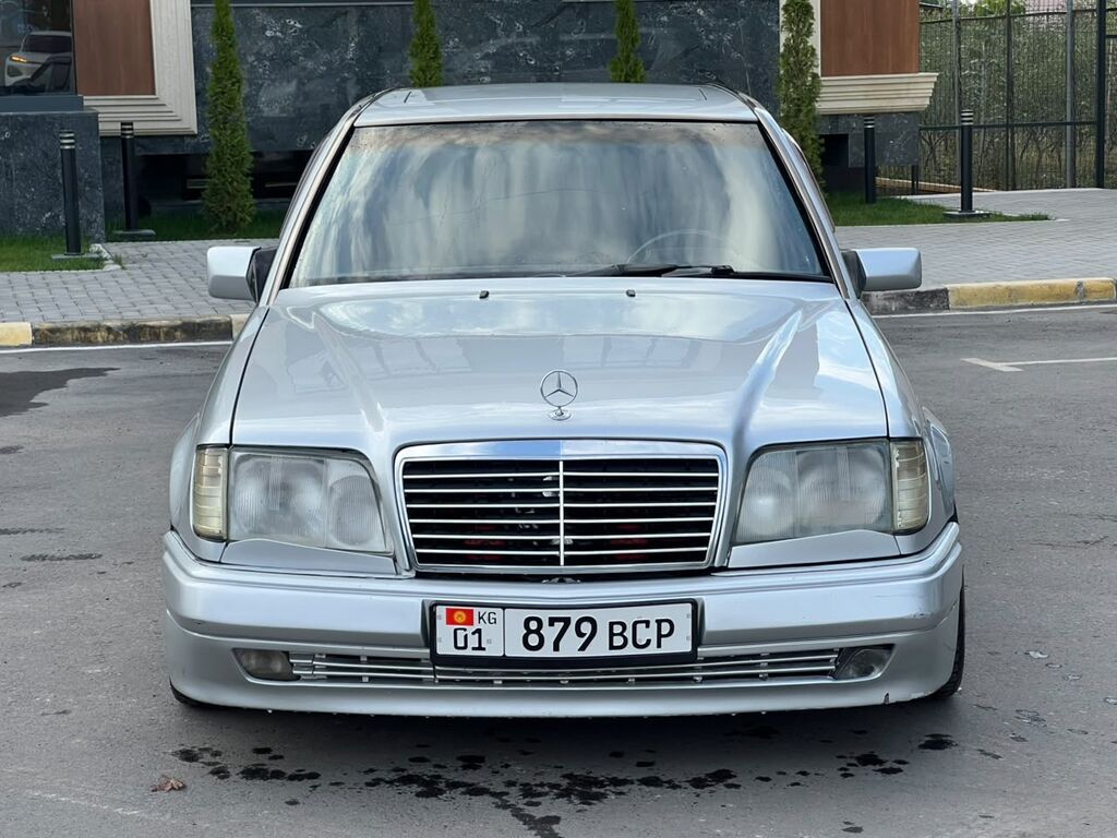 Mercedes-Benz E-Class: 1995 г., 5 л, Автомат, Бензин, Седан: фото 3