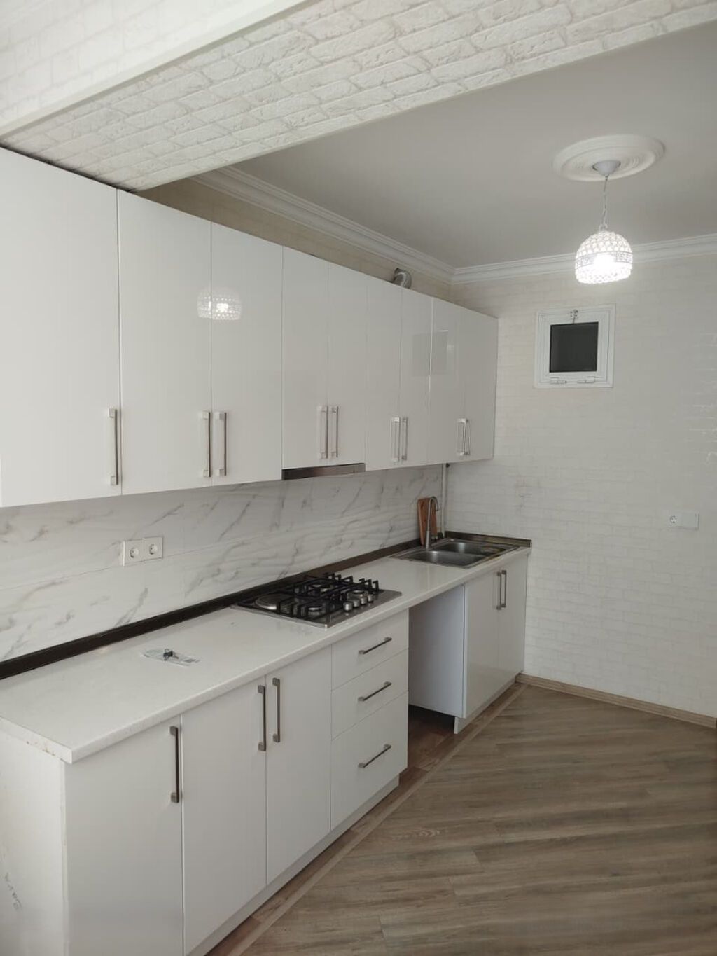 Bakı, 8-ci kilometr, 3 otaqlı, Köhnə tikili, m. Xalqlar Dostluğu, 90 kv. m
