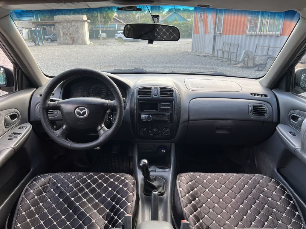 Mazda 323: 1999 г., 1.6 л, Механика, Бензин, Универсал: фото 6
