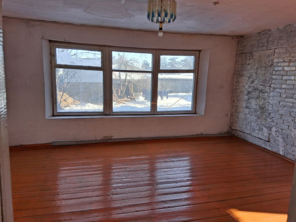 Каракол шаарынан жер уй квартирага берилет, 3 комната, суу ичинде: фото 2