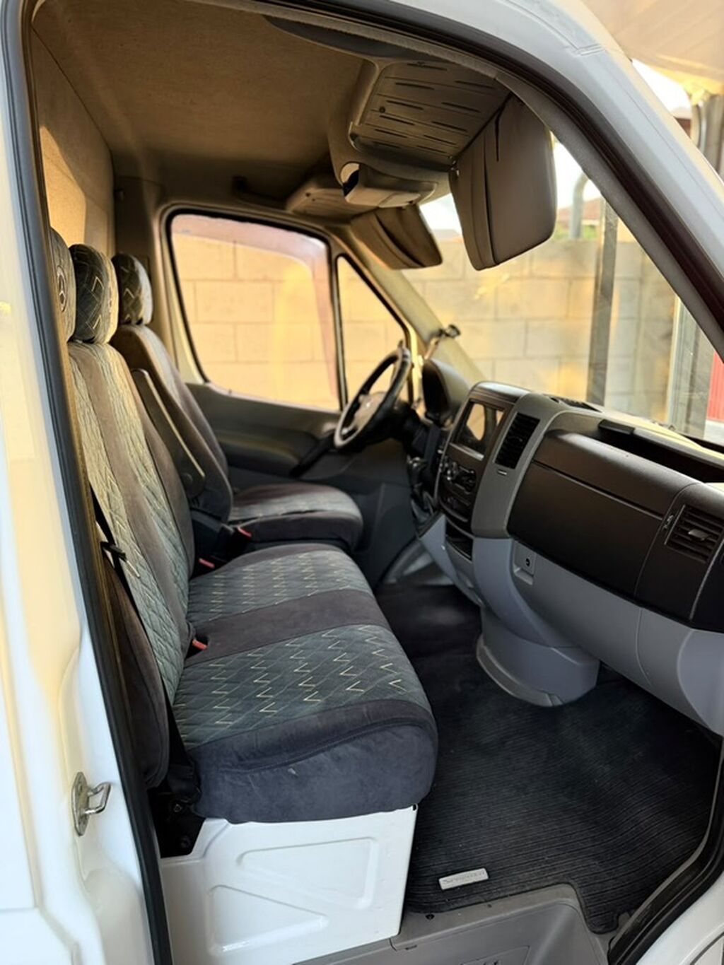 Грузовой фургон Mercedes-Benz Sprinter (короткая база, средняя крыша): фото 8