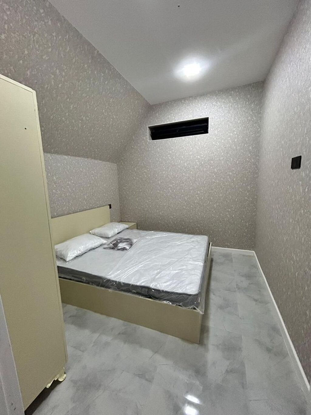 Kirayə üçün tam mebelli ev/interyer - Plan: geniş zal və mətbəx birgə