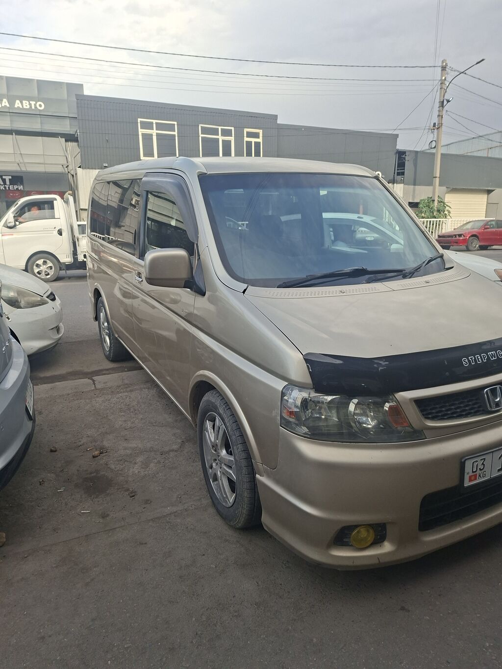 Honda Stepwgn: 2001 г., 2 л, Бензин, Минивэн: фото 3
