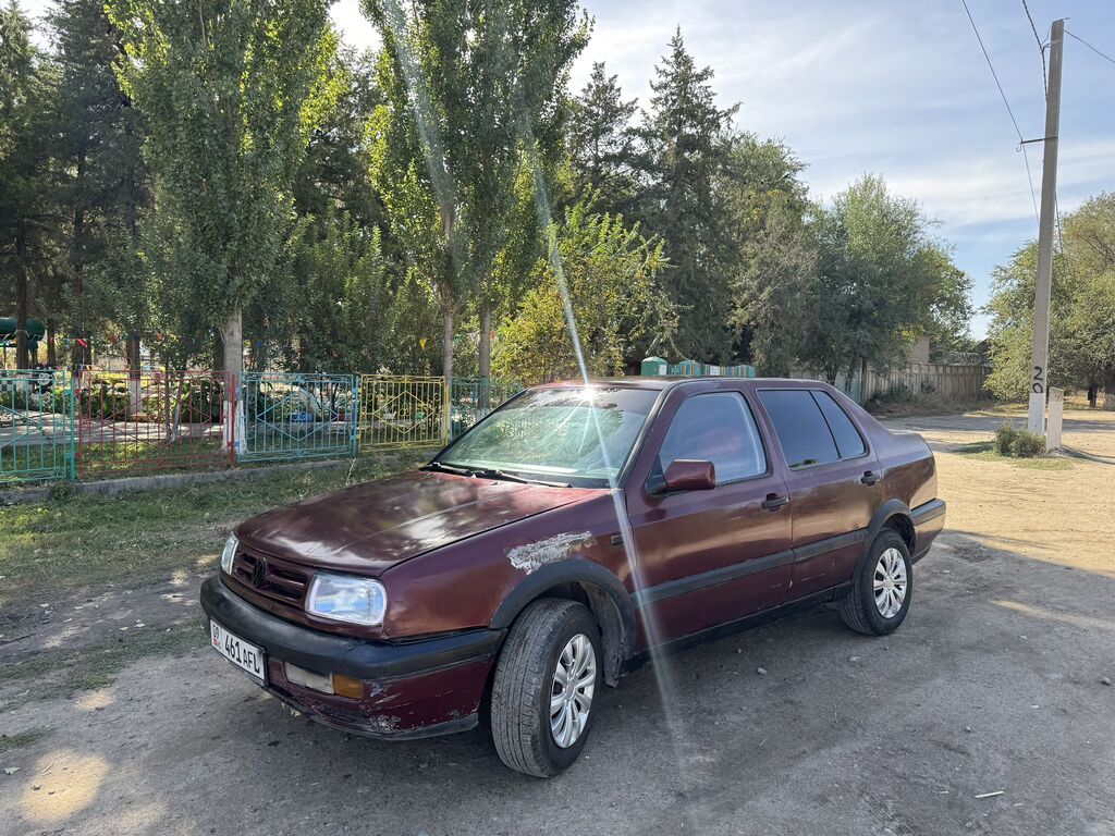 Volkswagen Vento: 1993 г., 1.8 л, Механика, Бензин: фото 3