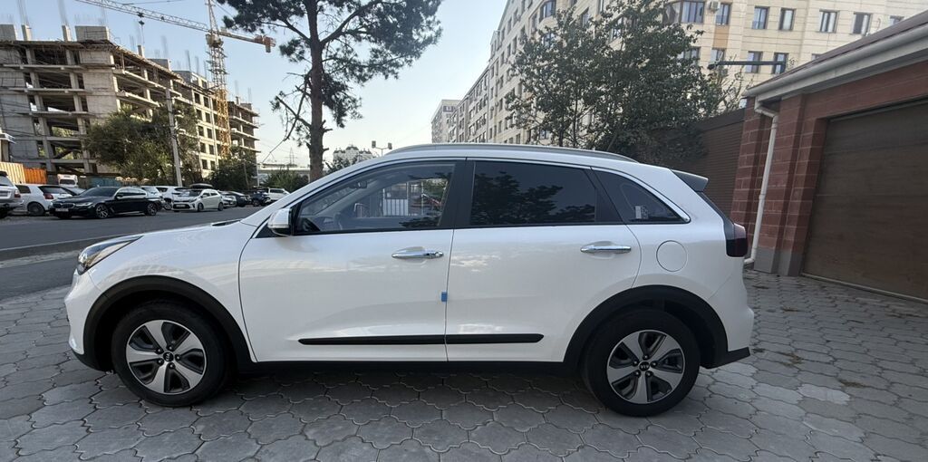 Kia Niro: 2021 г., 1.6 л, Автомат, Гибрид, Кроссовер: фото 8