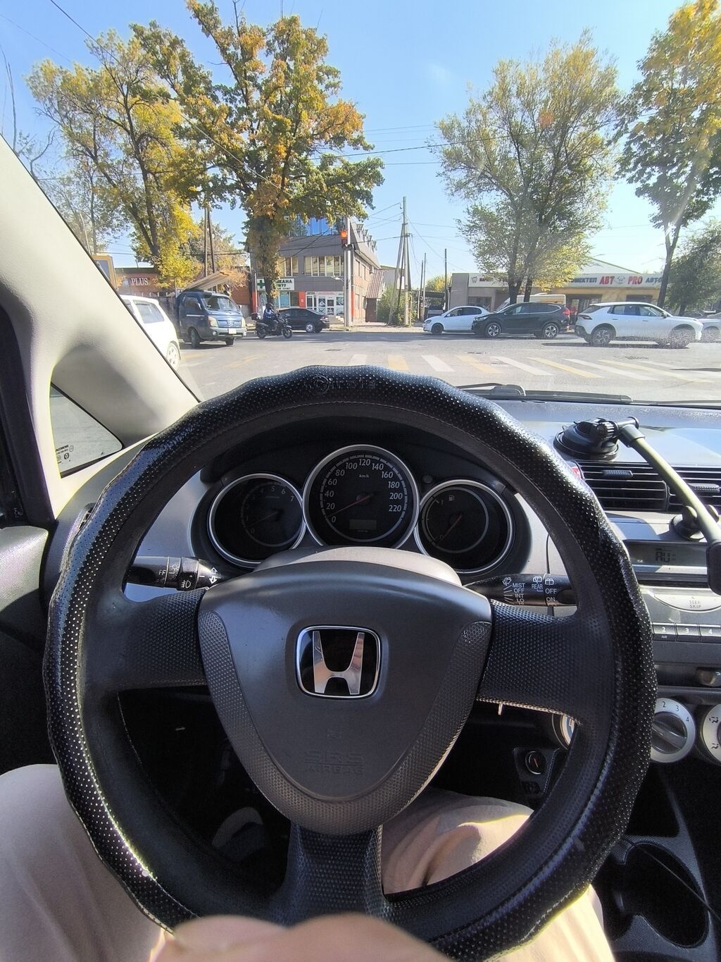 Honda Jazz: 2008 г., 1.3 л, Механика, Бензин, Хэтчбэк: фото 3
