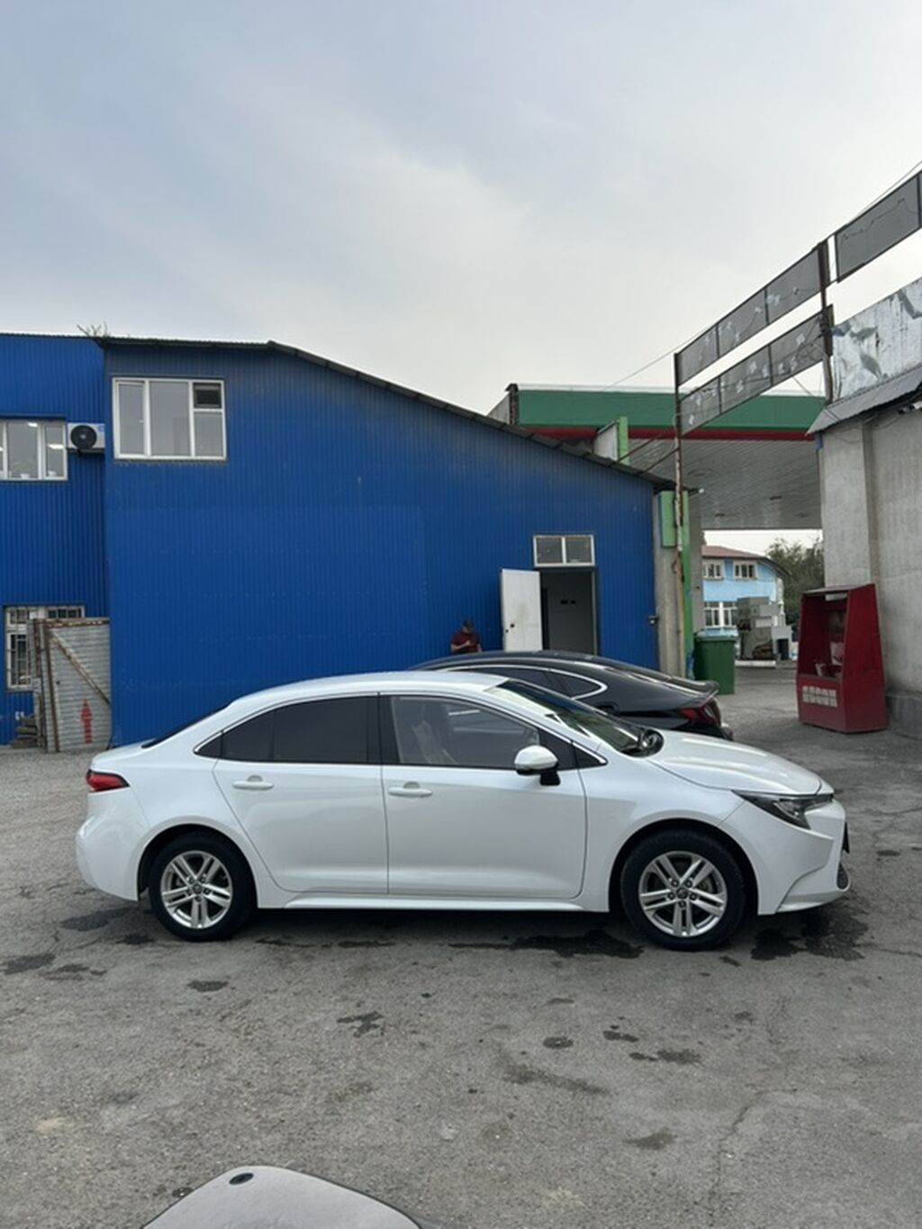 Toyota Corolla: 2020 г., 1.8 л, Автомат, Гибрид, Седан: фото 5